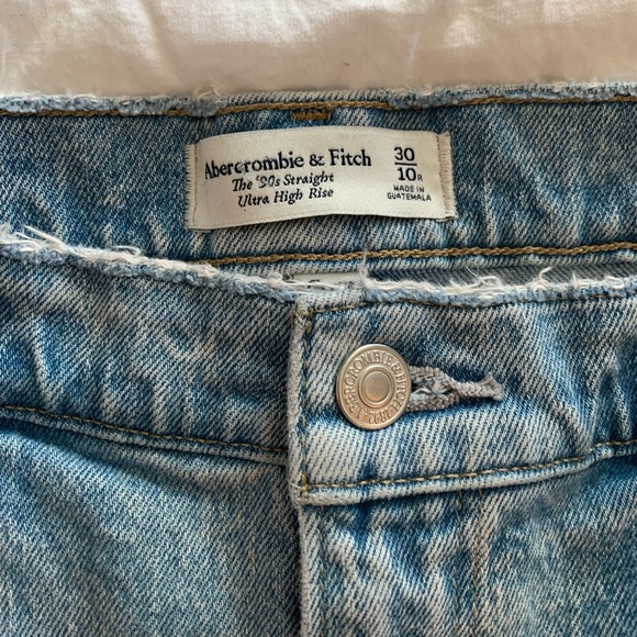 Abercrombie & Fitch 90s Straight Ultra High Rise Jeans | Size 30 10R - Picture 3 of 3